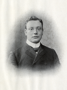 104198 Portret van ds. H.C. Briët, geboren 1875, predikant bij de Hervormde Gemeente te Utrecht (1905-1943), overleden ...
